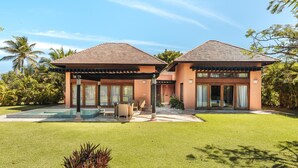A two-story house with a swimming pool, outdoor seating, and lush greenery. - Bungallow Private Pool 4 Guests Cap Cana (Punta Cana)