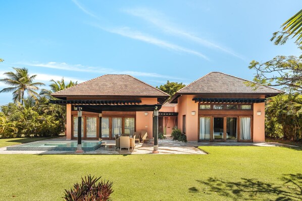 Villa, Smoking