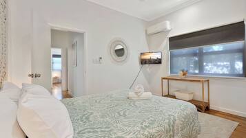 5 dormitoris, planxa i posts de planxar, wifi i roba de llit