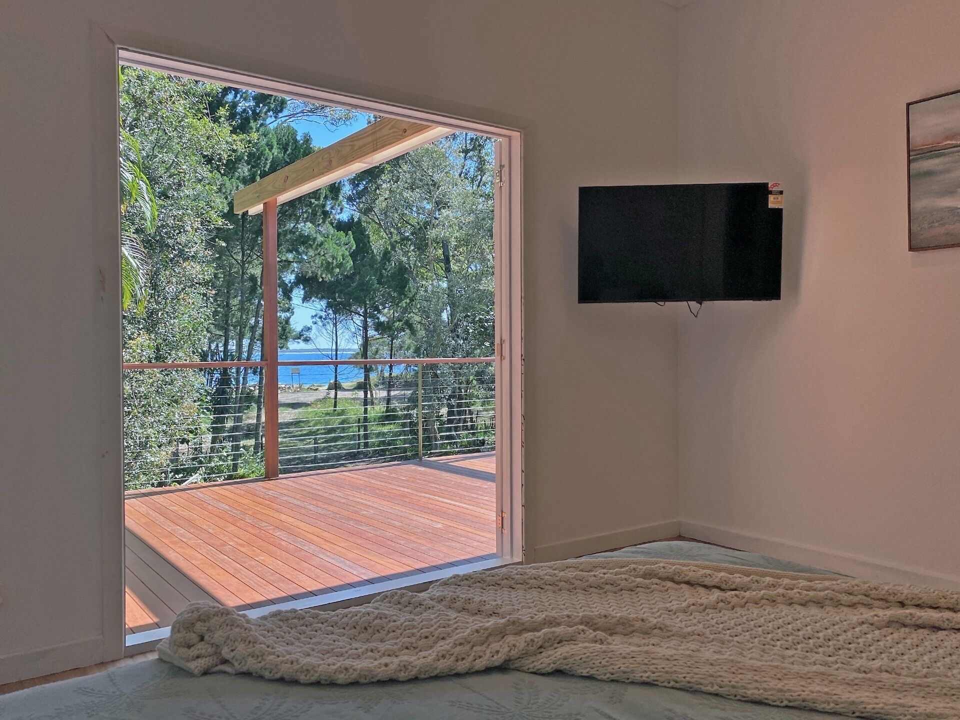 5 bedrooms, iron/ironing board, WiFi, bed sheets