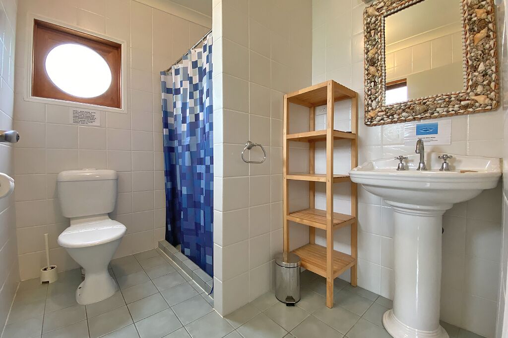 Shower, towels