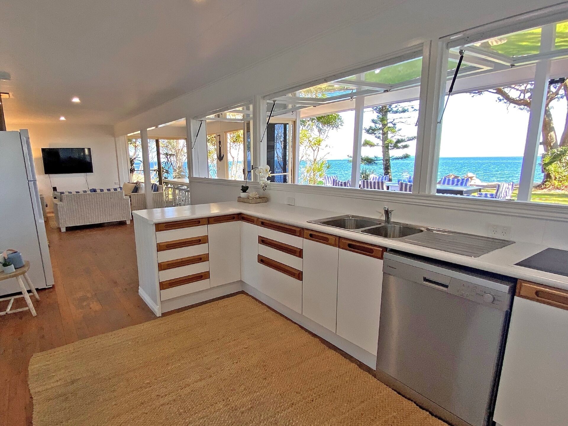 冷蔵庫、電子レンジ、オーブン、コン ロ