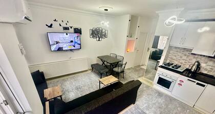 Chic 2-bedroom apartment with WiFi, AC in marvelous Antalya