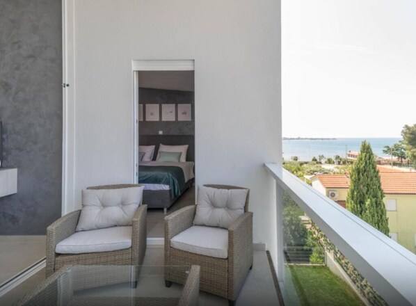 Property grounds - A&V Residence - Superior apartment with two bedrooms, balcony and sea view (Novigrad)