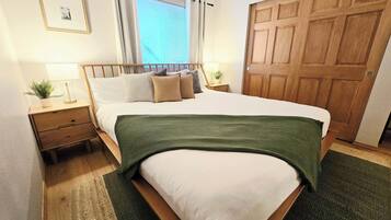 2 bedrooms, iron/ironing board, travel crib, free WiFi