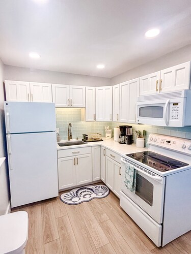 2-bedroom condo in serene North Wildwood with WiFi, AC