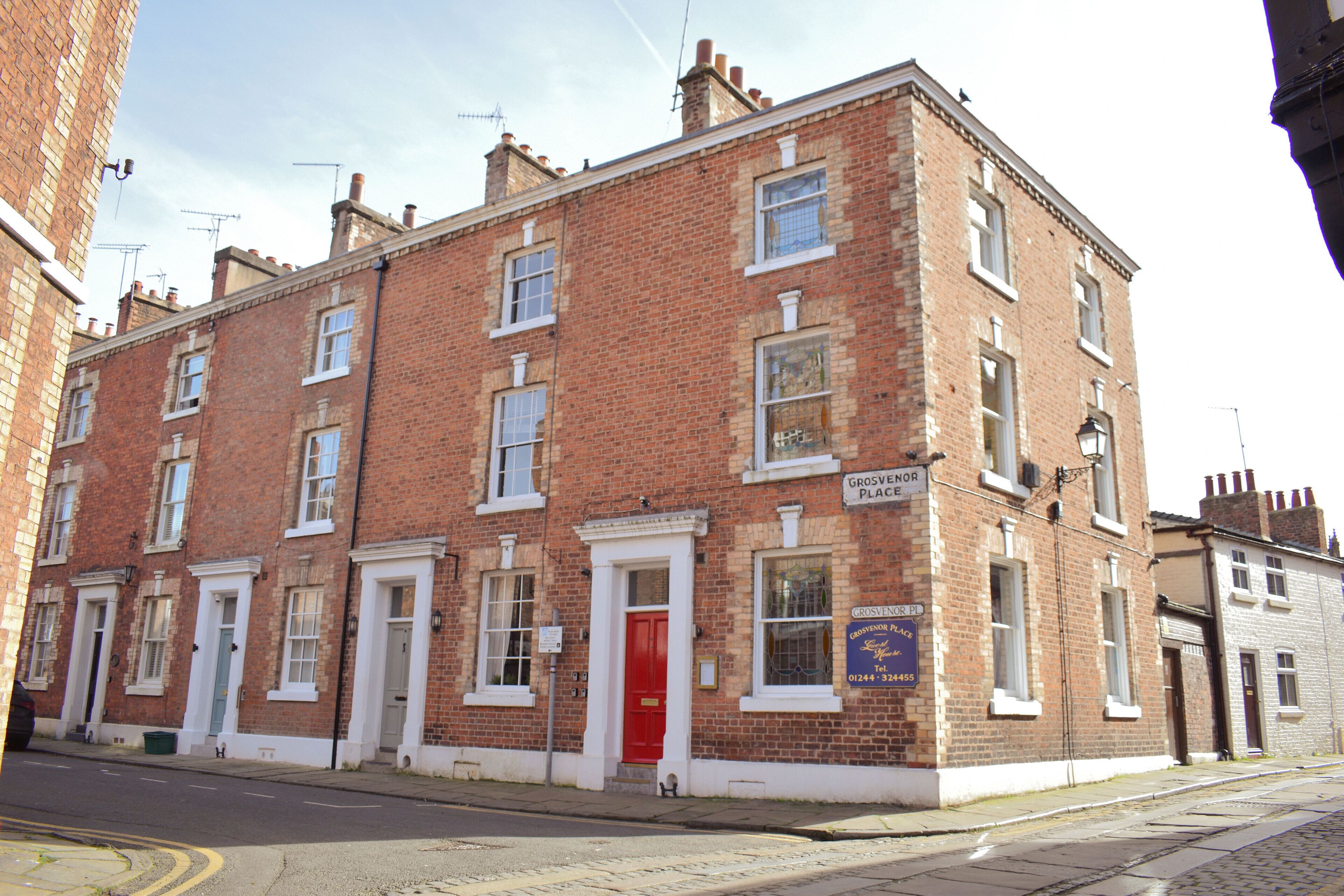 Mặt tiền nơi lưu trú