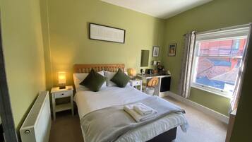 Double Room | Desk, iron/ironing board, free WiFi