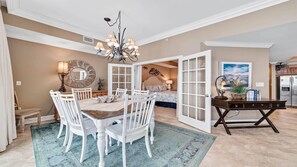 Enjoy meals in this dining area with a round table and comfortable seating for all.
