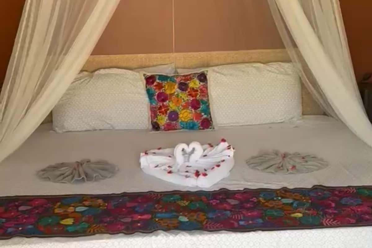 Cortinas blackout, wifi gratis y ropa de cama