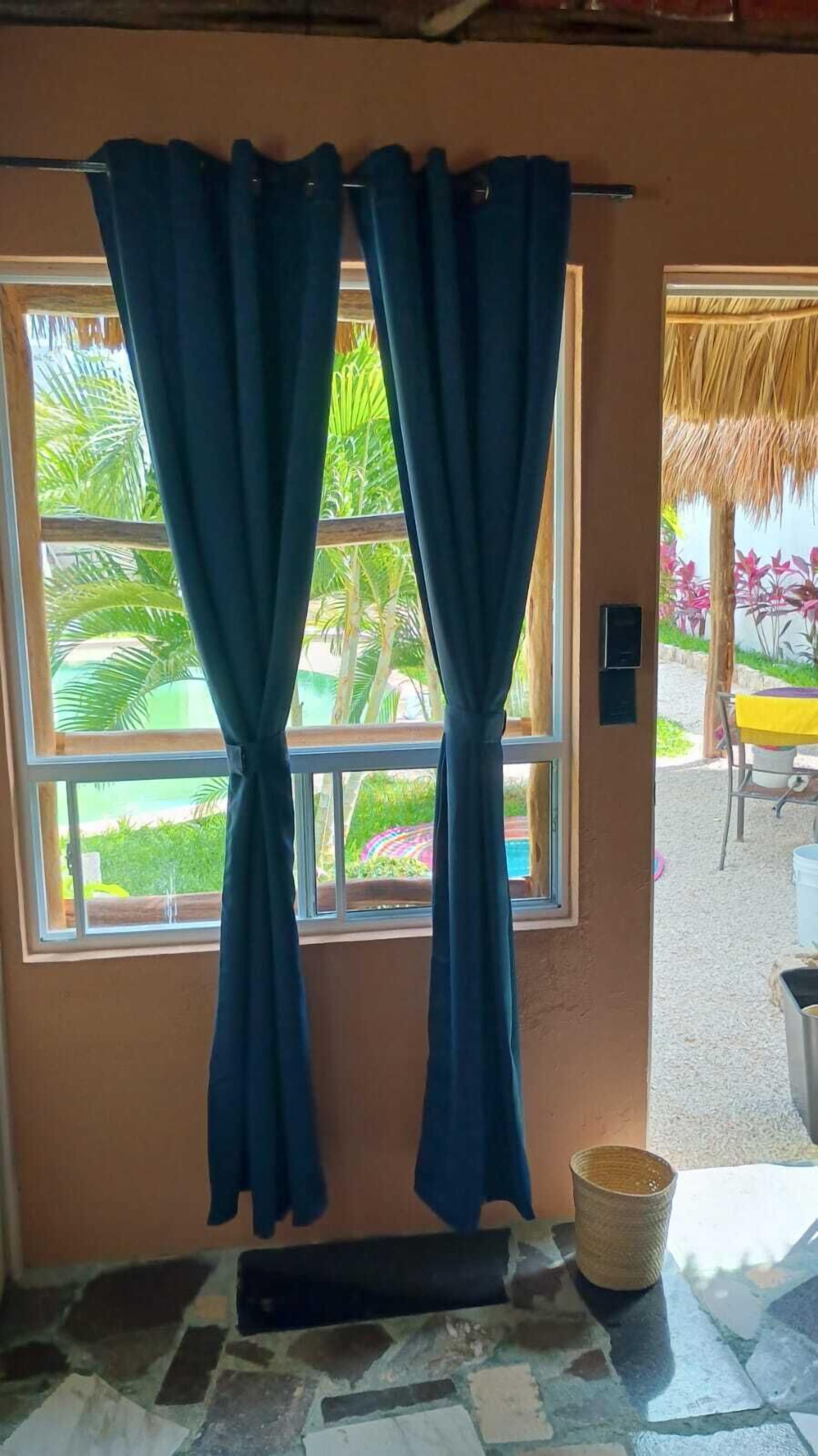 ستائر تعتيم وواي فاي مجانًا وملاءات أسرّة