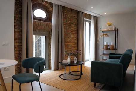 Superior-Apartment | Wohnbereich | Plasmafernseher