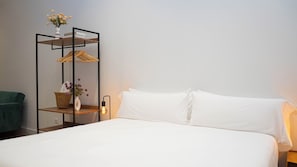 Loft básico, vistas a la ciudad | 1 dormitorio, caja fuerte, cortinas opacas