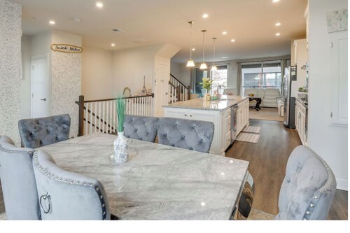 Charming 3 bedroom insurance corporate friendly- up to 6 guests