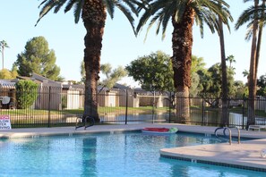 Pool - Charming 2-bedroom home by the water with WiFi, fitness room in brilliant Mesa (Mesa)