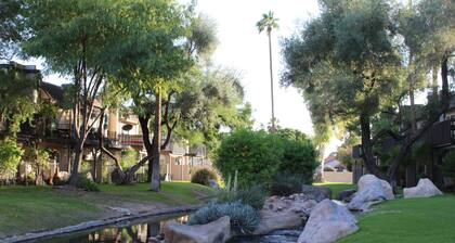 Charming 2-bedroom home by the water with beautiful pool in brilliant Mesa