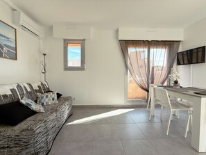 TV - Terrace flat with 1 bedroom in residence with swimming pool (Sainte-Maxime)