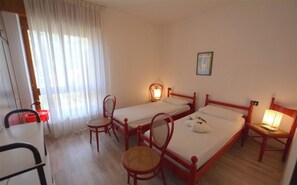Vila, 4 quartos, sacada, vista para o jardim | 5 quartos