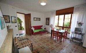 Villa, 4 Schlafzimmer, Balkon, Gartenblick | Wohnzimmer