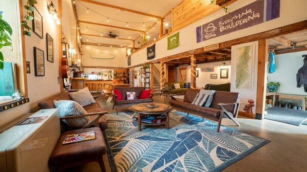 Comfort Shared Dormitory, Mountain View | Living area | Toys