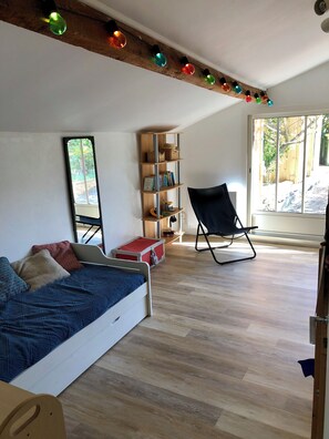 3 bedrooms, iron/ironing board, bed sheets