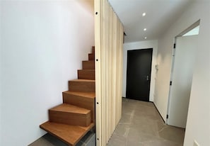 Huvila, 2 makuuhuonetta, parveke, näköala puutarhaan | Sisätilat