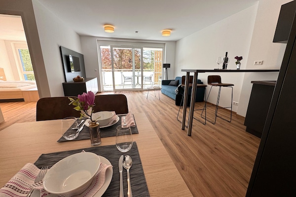 Appartement Confort, vue sur la ville | Aire de séjour | Téléviseur connecté de 32 po avec télévision par câble
