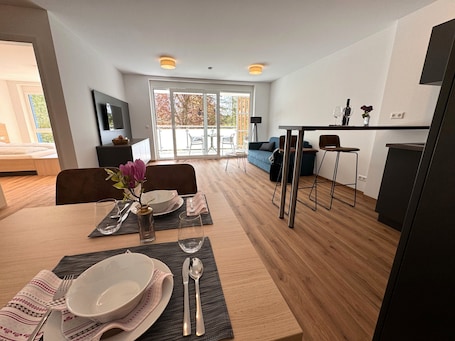 Comfort Apartment, City View | Living area | 32-inch Smart TV with cable channels