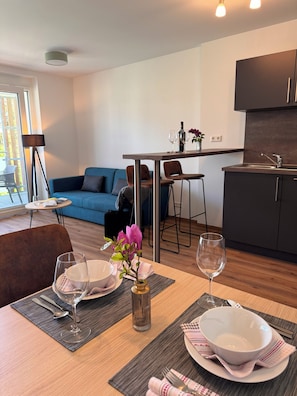 32-inch Smart TV with cable channels - SONNENHOF Apartments (Bad Duerrheim)
