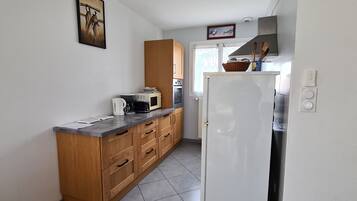 Microondas, horno, placa de cocina, lavavajillas