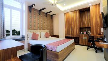 Kamar Klub, 1 Tempat Tidur King | 2 kamar tidur, seprai premium, brankas, dan meja kerja