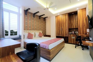 Club-Zimmer, 1 King-Bett | 2 Schlafzimmer, hochwertige Bettwaren, Zimmersafe, Schreibtisch