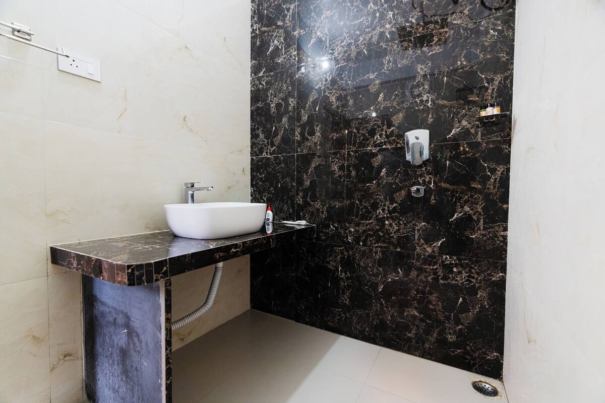 Rainfall showerhead, slippers, towels, soap