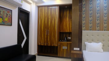 Estudi en suite júnior | 2 dormitoris, roba de llit d'alta qualitat i caixa forta a l'habitació