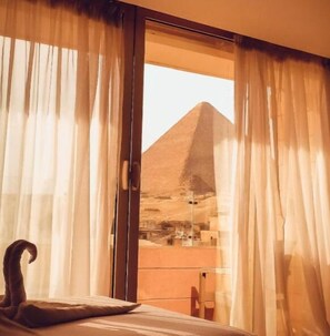 Interior - Family Room Balcony Pyramids And sphinx View (Cairo)