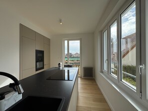 Kühlschrank, Mikrowelle, Ofen, Geschirrspüler