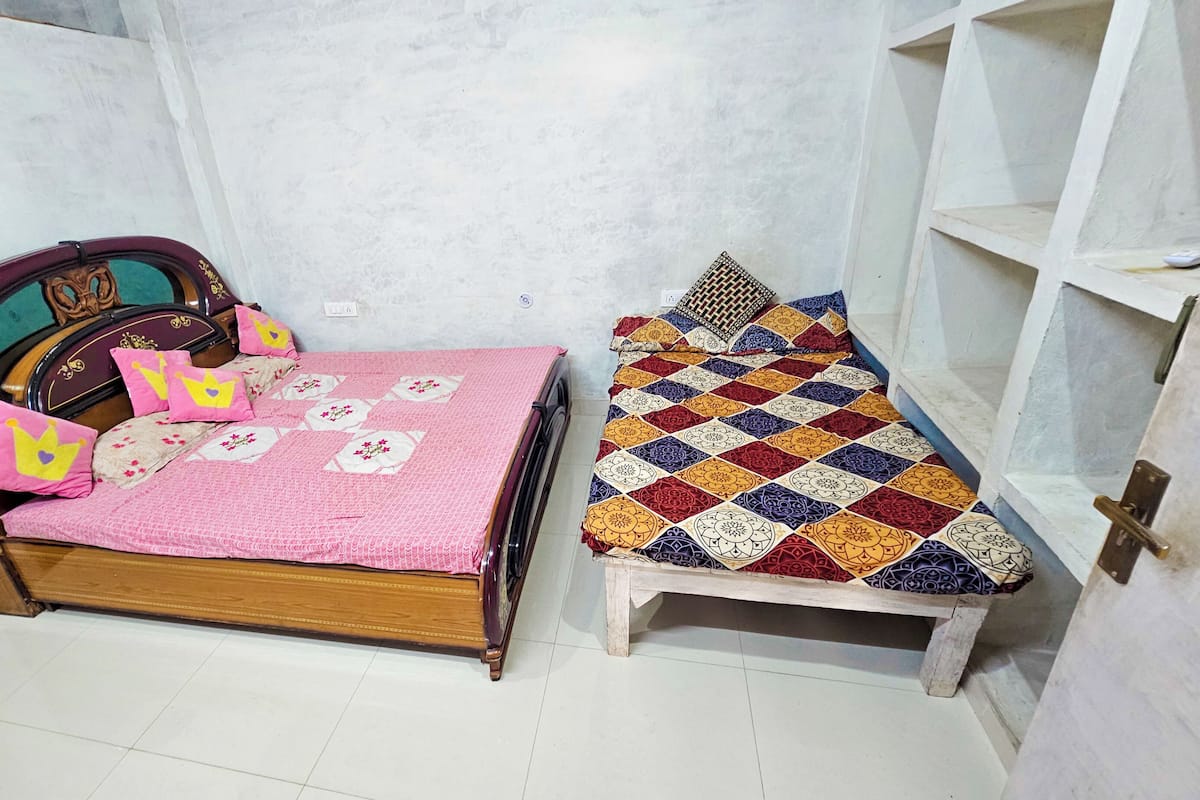 Quarto standard, 1 quarto | Banheiro | Banheira, chinelos, sabonete, shampoo