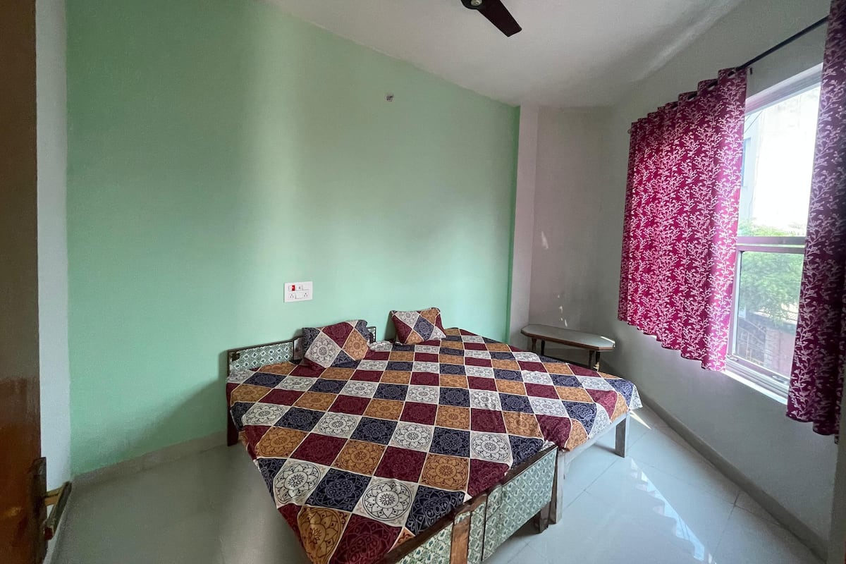 Phòng Economy, 3 phòng ngủ | Khu vực làm việc phù hợp cho laptop, bàn ủi/dụng cụ ủi quần áo