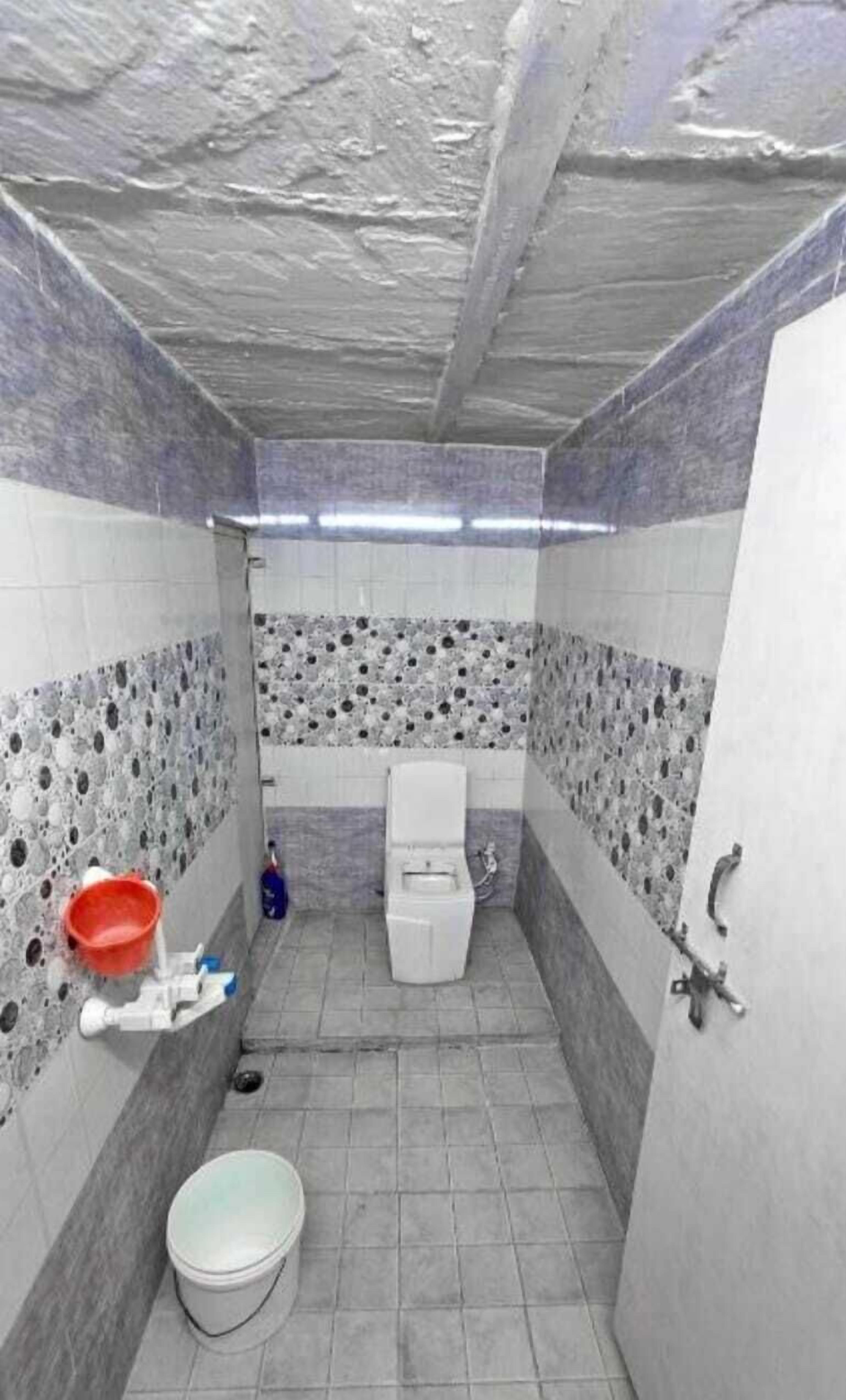 Chambre Standard, 1 chambre | Salle de bain | Baignoire, chaussons, savon, shampoing