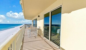 Condo, Multiple Beds (Celadon 909) | Outdoor dining