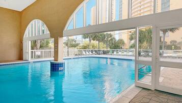 公寓客房, 多張床 (Celadon 909) | 游泳池 | 室內游泳池和溫水游泳池