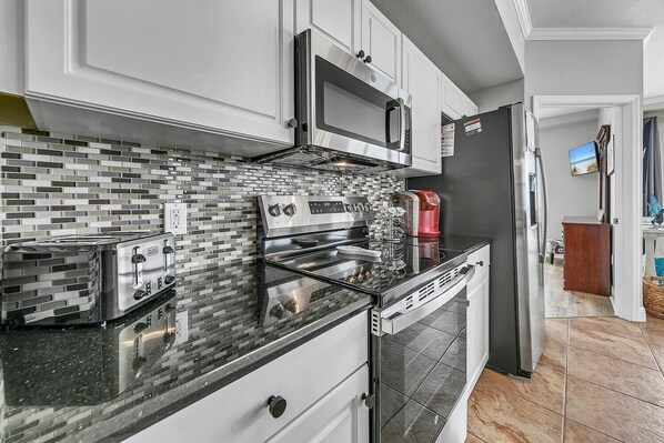 Condo, Multiple Beds (Celadon 909) | Private kitchen