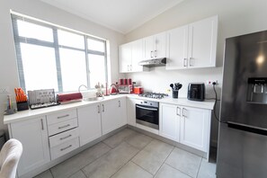 Private kitchen - 127 Platinum Peak ,Victoria Falls (Victoria Falls)