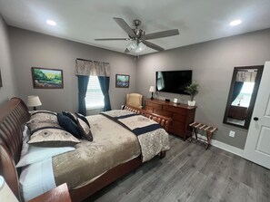 2 habitaciones, escritorio, tabla de planchar con plancha y wifi gratis 