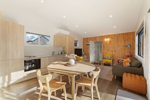 Living Room: Bright and airy space with colorful accents, perfect for relaxation or gathering! - Cozy Arrowtown Crib | Near River & Town Centre (Arrowtown)