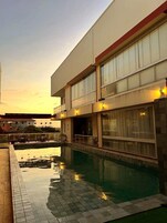 Apartamento básico, vistas a la piscina | 1 dormitorio y wifi gratis