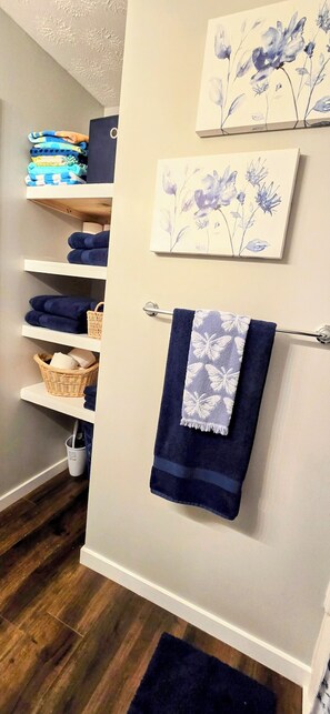 Interior - Smith Lake Escape! Comfy, colorful, family friendly home. Private boat launch (Arley)