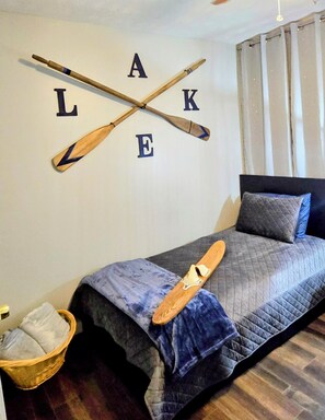3 bedrooms, desk, free WiFi, bed sheets