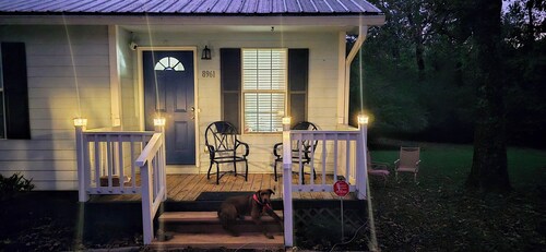 Smith Lake Escape! Comfy, colorful, family friendly home. Private boat launch