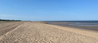 Seaside Haven Retreat - 2 Bedroom Apartment